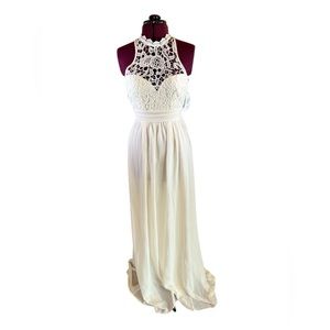 NEW!! Saved By The Dress. Size Small. Off White, Cream Color.